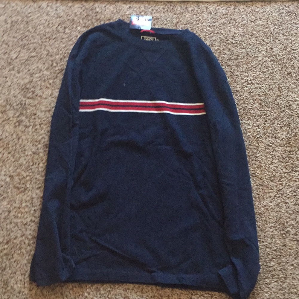 I’m selling a wrangler sweat shirt  with tags